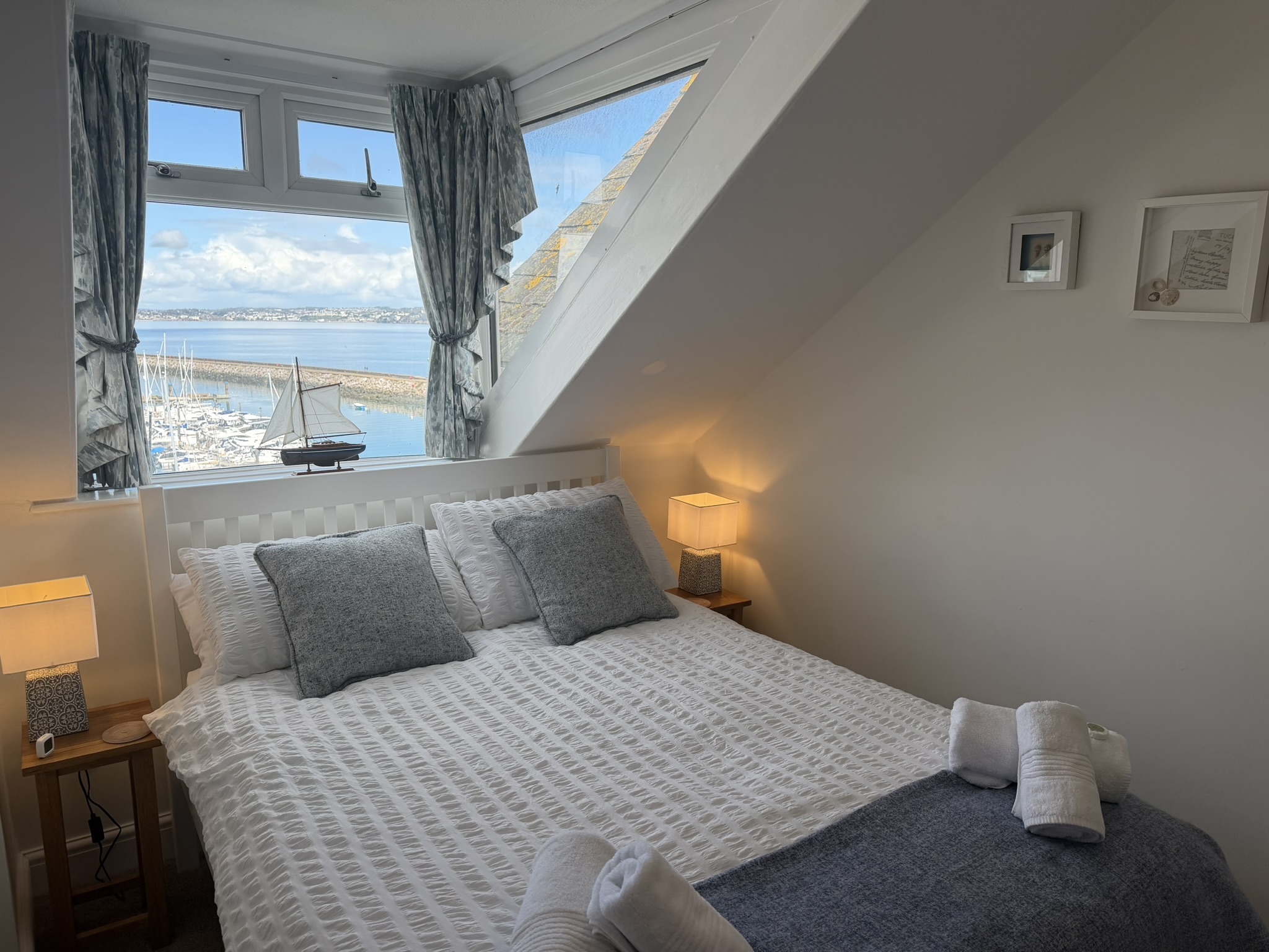 Harbour-Lights-Starfish-Apartment-Bedroom